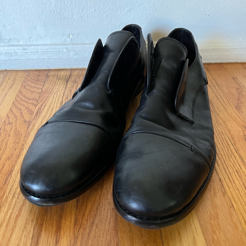 John Varvatos USA men’s black laceless slip-on black leather shoes (size 11.5)